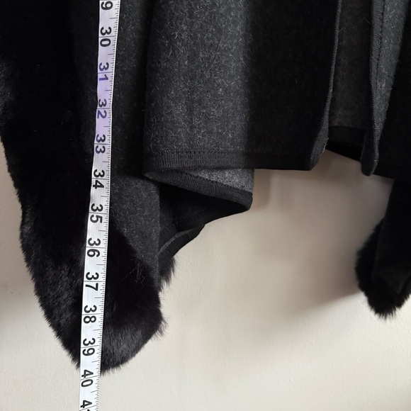 Torrid Womens Fur Trim Hooded Ruana Poncho Gray Black Faux Fur Fall Winter OS - Picture 5 of 11